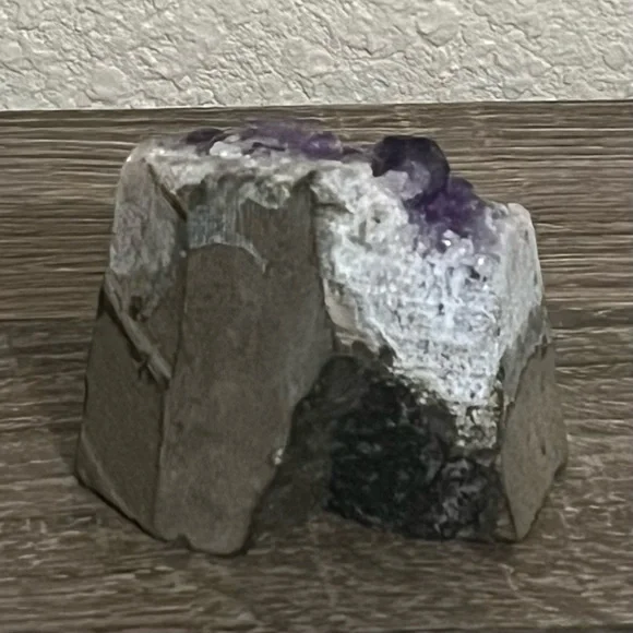 🖤 Grade A Uruguayan Standing Amethyst Crystal Quartz 2.5”by 2.5” - Picture 10 of 13